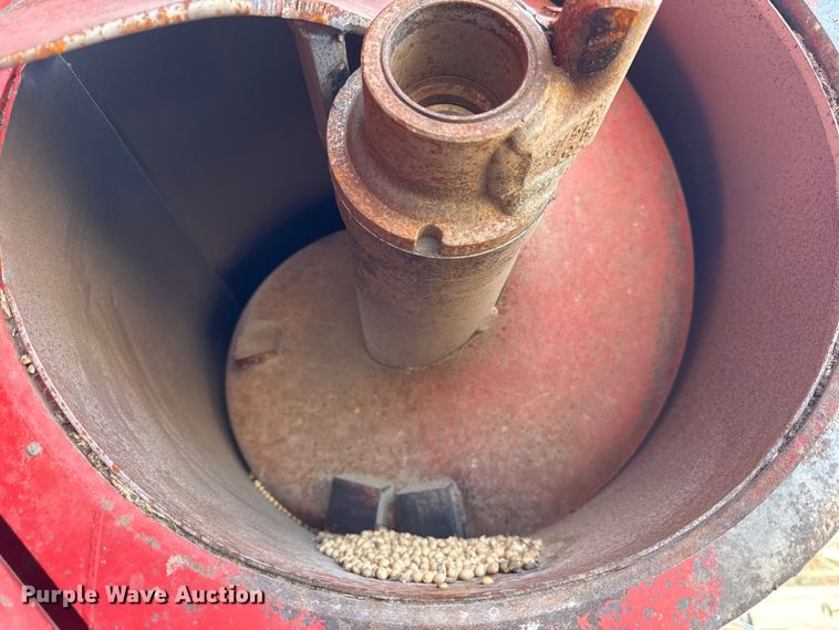 image for item YA2498 2008 Brent 1080 grain cart