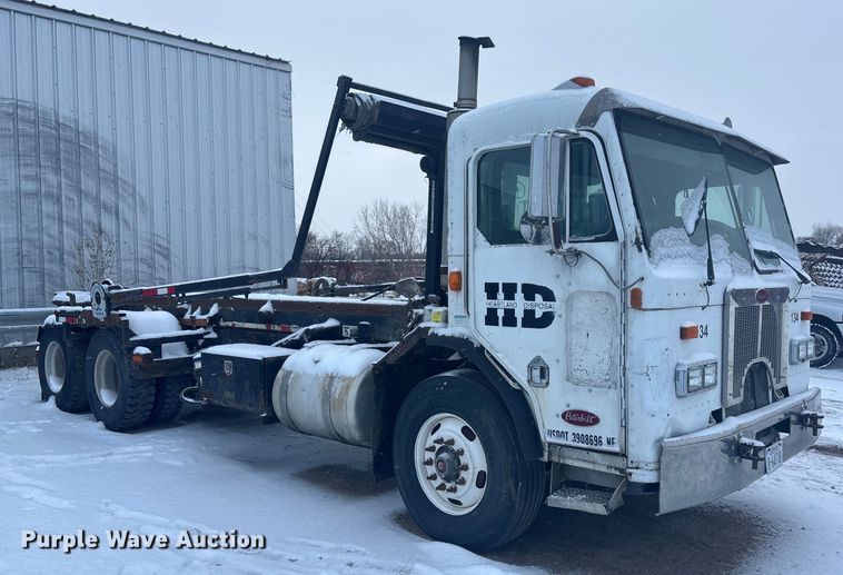 image for item DK0202 2002 Peterbilt 320 roll-off container truck