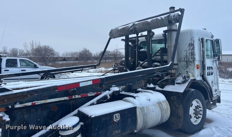 image for item DK0202 2002 Peterbilt 320 roll-off container truck