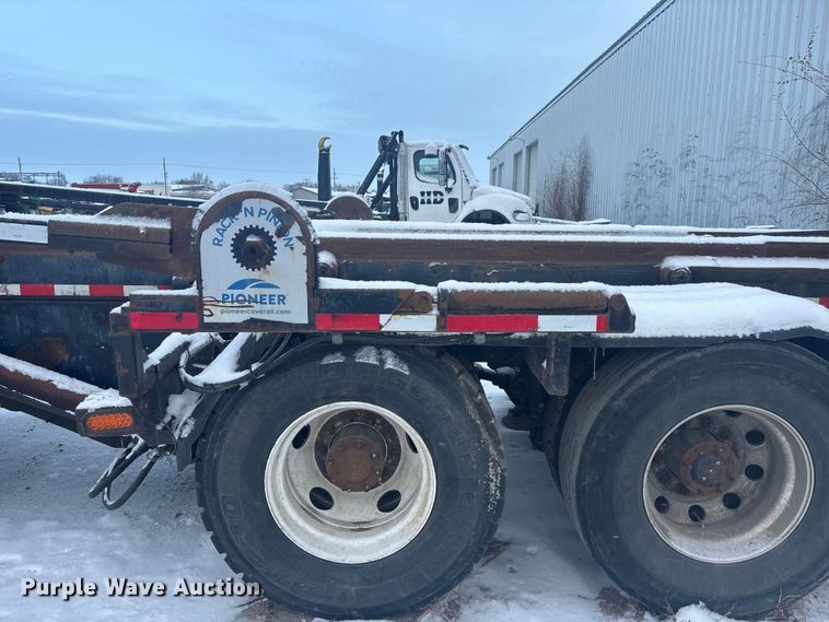 image for item DK0202 2002 Peterbilt 320 roll-off container truck