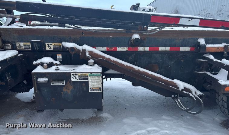 image for item DK0202 2002 Peterbilt 320 roll-off container truck