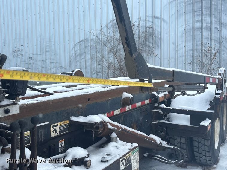 image for item DK0202 2002 Peterbilt 320 roll-off container truck