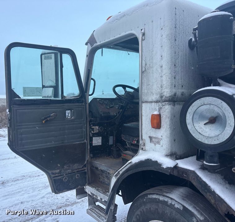 image for item DK0202 2002 Peterbilt 320 roll-off container truck