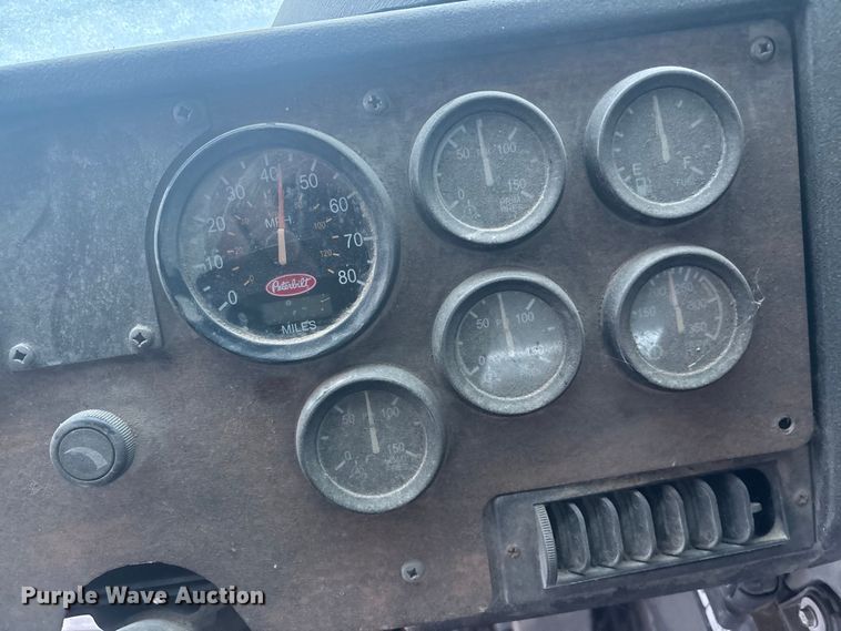 image for item DK0202 2002 Peterbilt 320 roll-off container truck