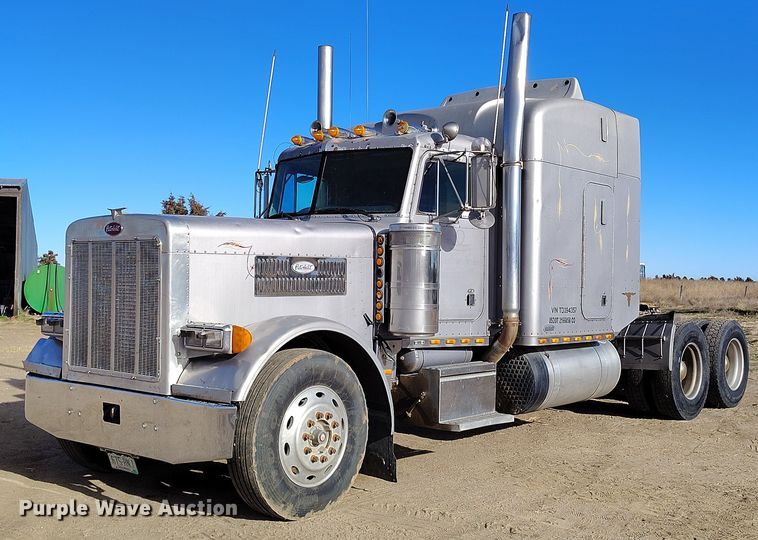 image for item DT0833 1996 Peterbilt 379 semi truck