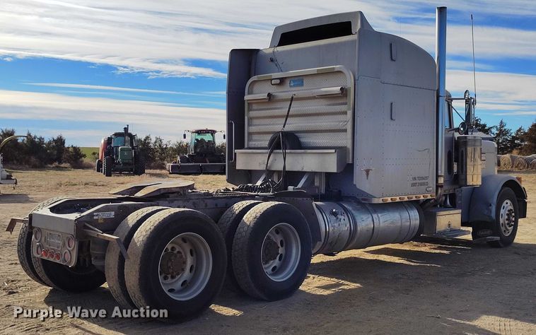 image for item DT0833 1996 Peterbilt 379 semi truck