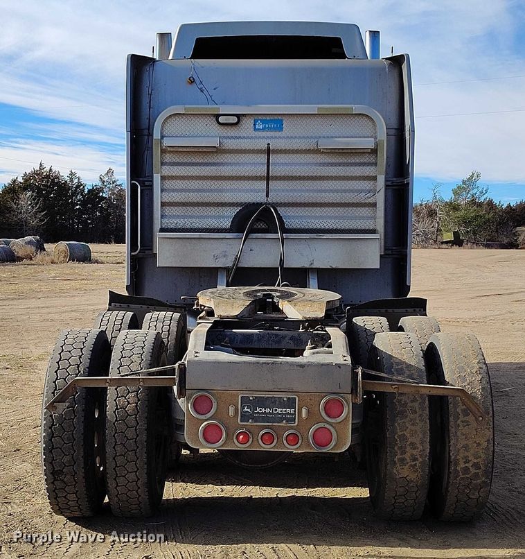 image for item DT0833 1996 Peterbilt 379 semi truck