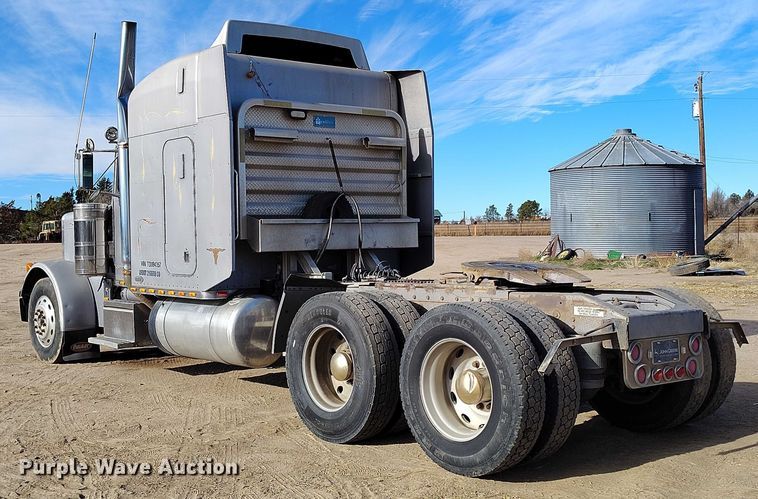 image for item DT0833 1996 Peterbilt 379 semi truck