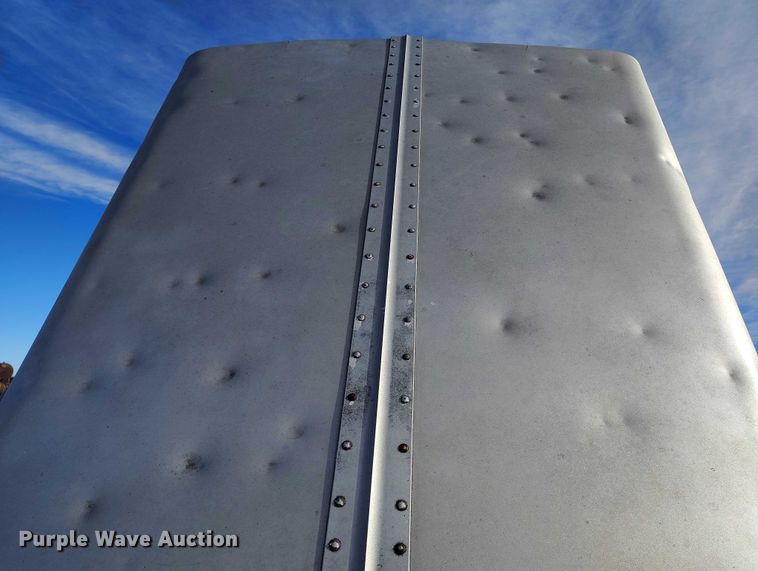 image for item DT0833 1996 Peterbilt 379 semi truck