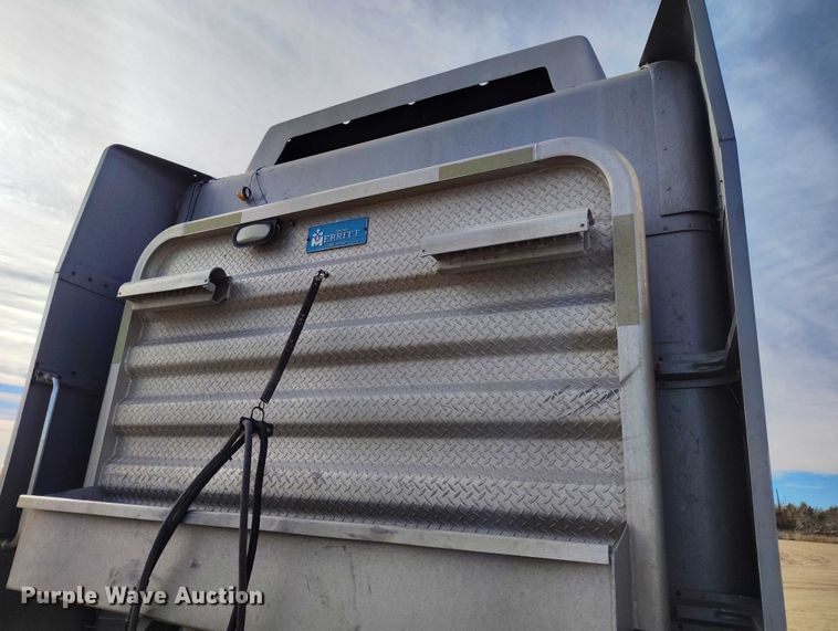 image for item DT0833 1996 Peterbilt 379 semi truck