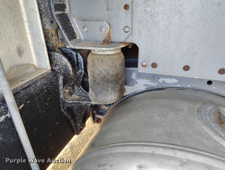 image for item DT0833 1996 Peterbilt 379 semi truck