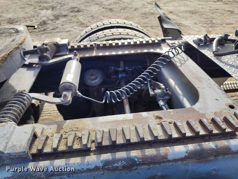 image for item DT0833 1996 Peterbilt 379 semi truck