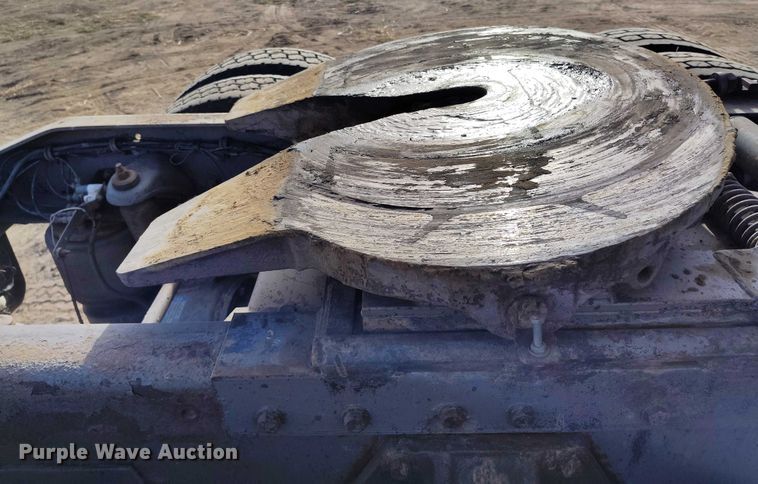 image for item DT0833 1996 Peterbilt 379 semi truck