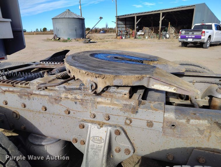 image for item DT0833 1996 Peterbilt 379 semi truck