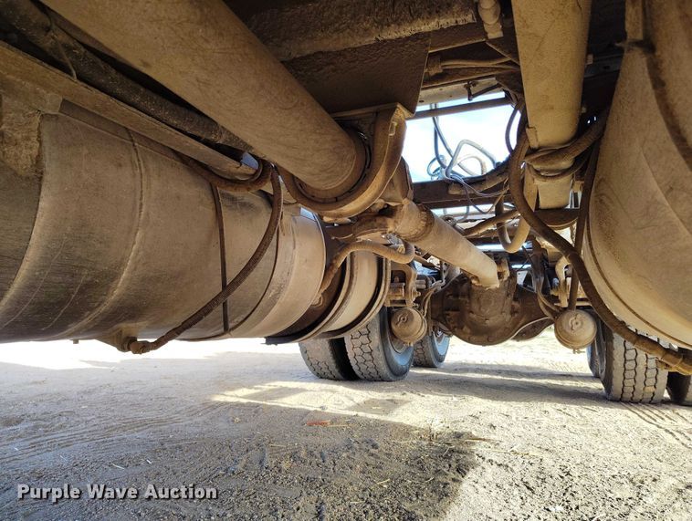 image for item DT0833 1996 Peterbilt 379 semi truck