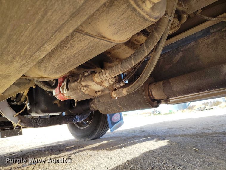 image for item DT0833 1996 Peterbilt 379 semi truck