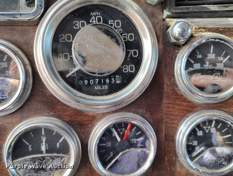 image for item DT0833 1996 Peterbilt 379 semi truck