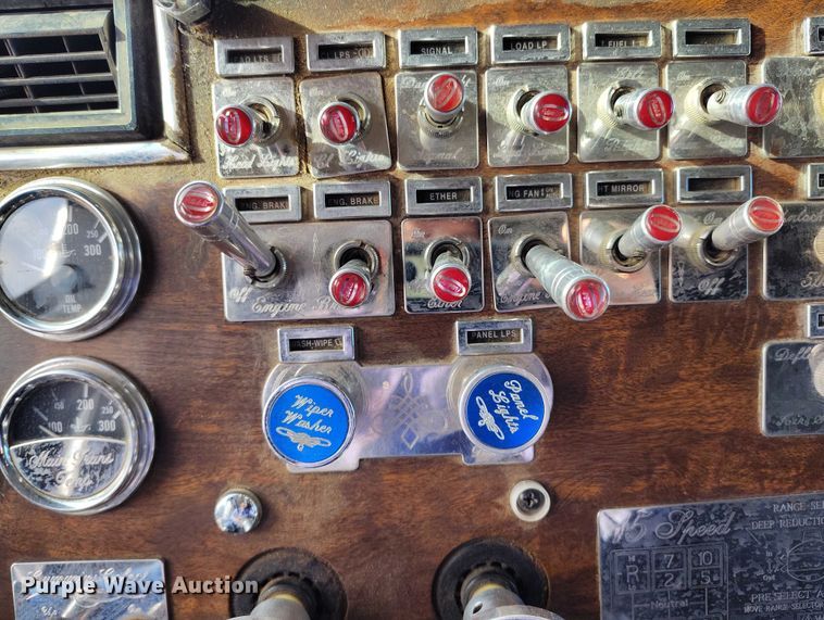 image for item DT0833 1996 Peterbilt 379 semi truck