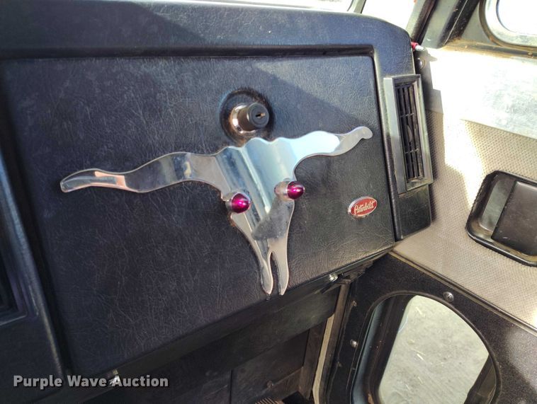 image for item DT0833 1996 Peterbilt 379 semi truck