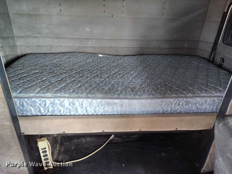 image for item DT0833 1996 Peterbilt 379 semi truck