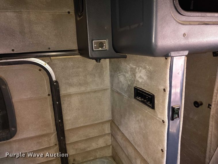 image for item DT0833 1996 Peterbilt 379 semi truck