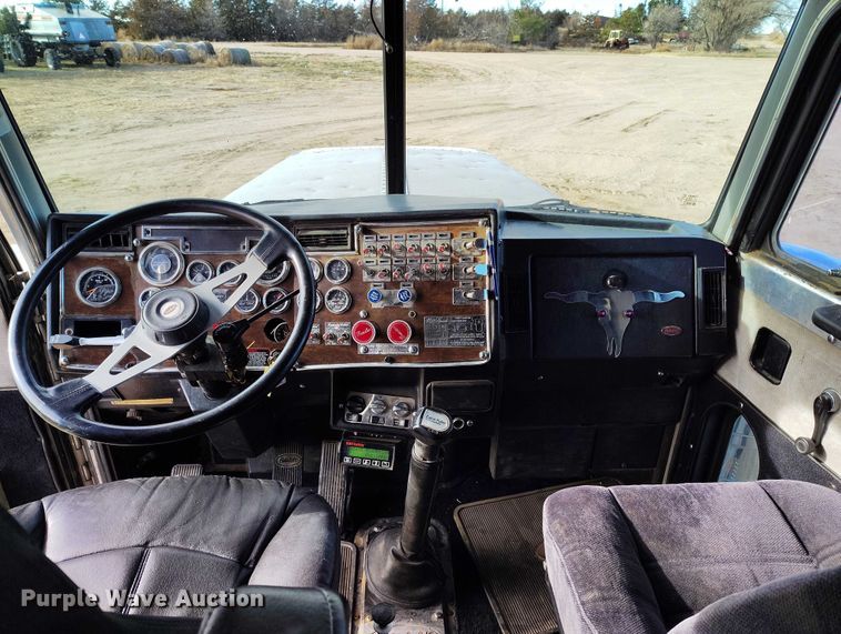 image for item DT0833 1996 Peterbilt 379 semi truck