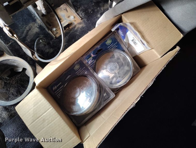 image for item DT0833 1996 Peterbilt 379 semi truck