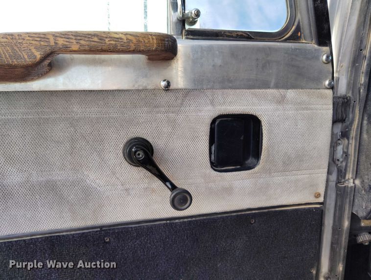 image for item DT0833 1996 Peterbilt 379 semi truck