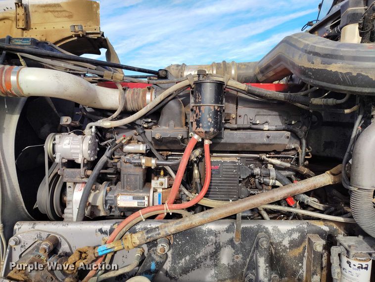 image for item DT0833 1996 Peterbilt 379 semi truck