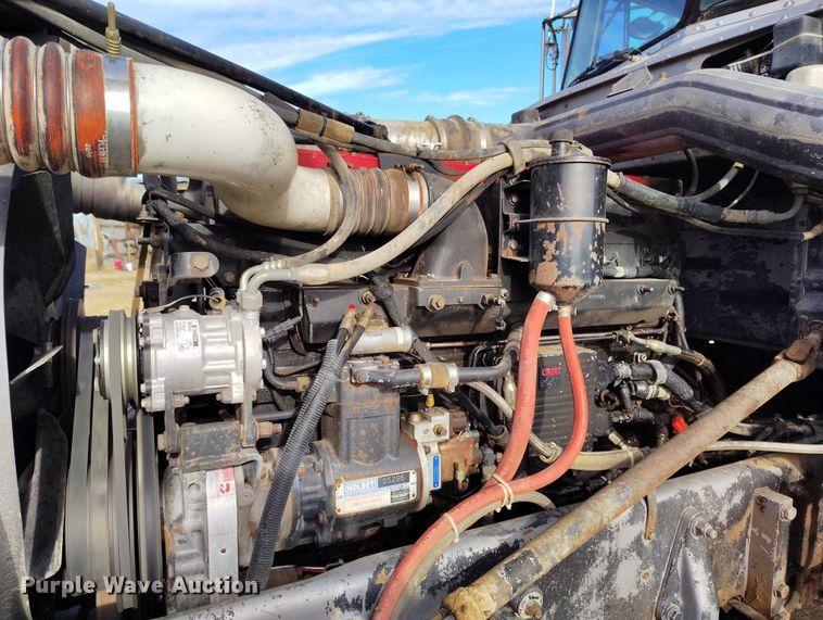 image for item DT0833 1996 Peterbilt 379 semi truck