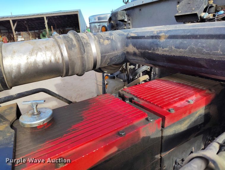 image for item DT0833 1996 Peterbilt 379 semi truck