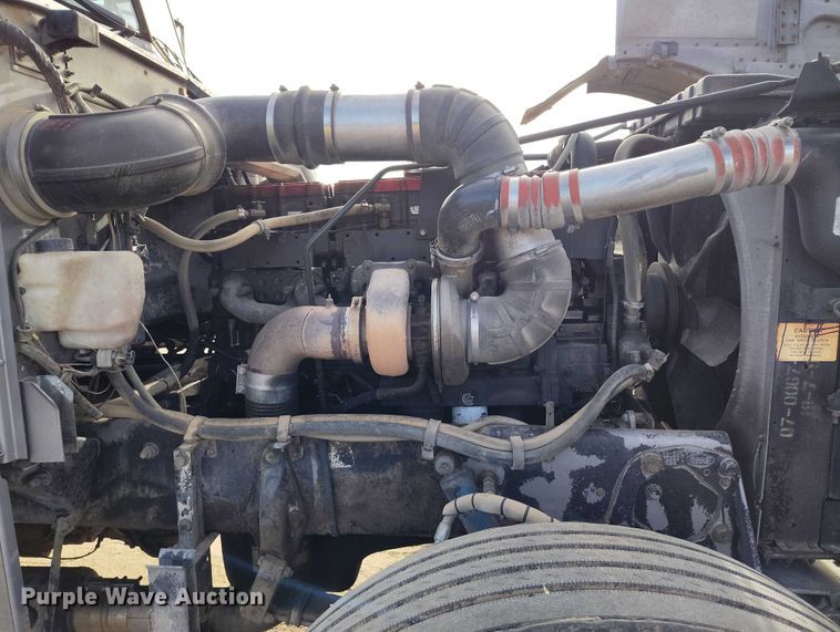 image for item DT0833 1996 Peterbilt 379 semi truck