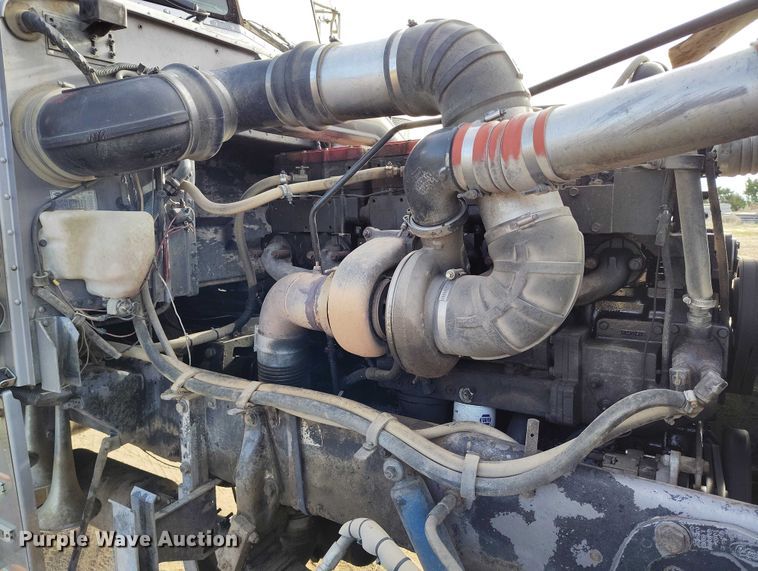 image for item DT0833 1996 Peterbilt 379 semi truck