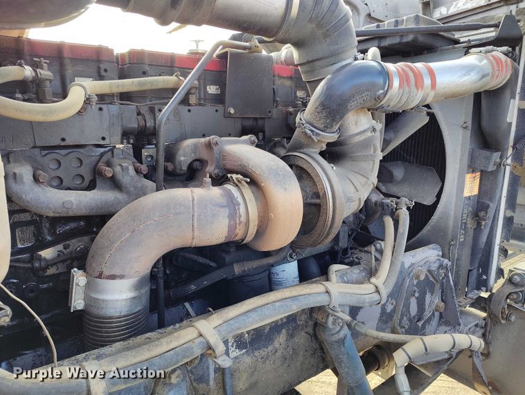 image for item DT0833 1996 Peterbilt 379 semi truck