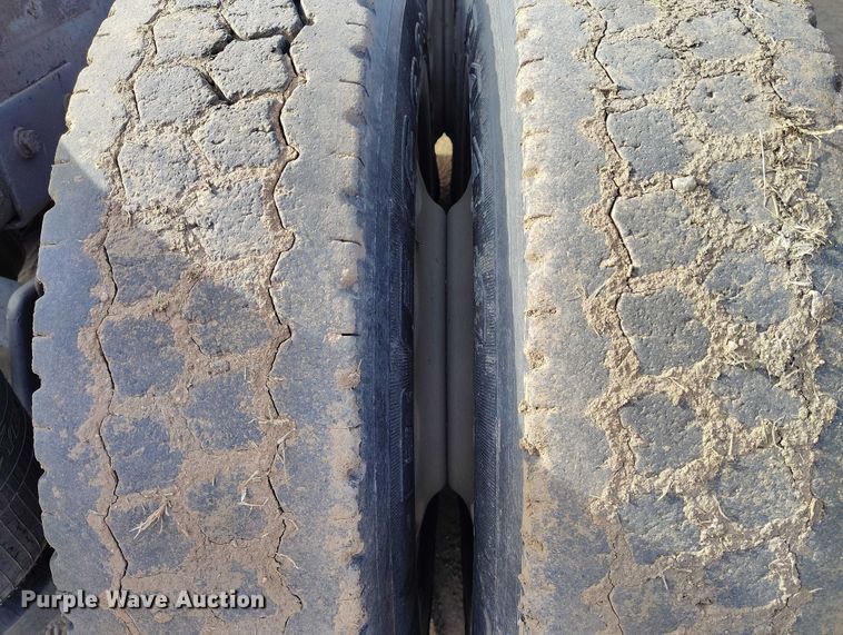 image for item DT0833 1996 Peterbilt 379 semi truck