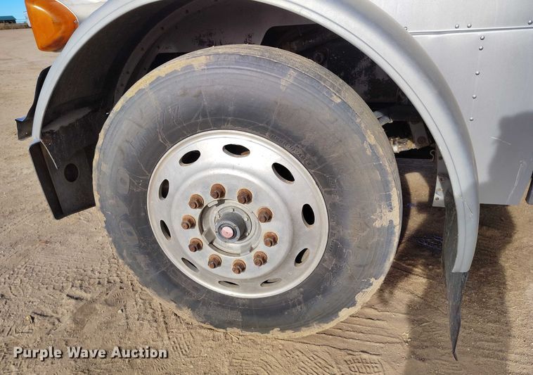 image for item DT0833 1996 Peterbilt 379 semi truck