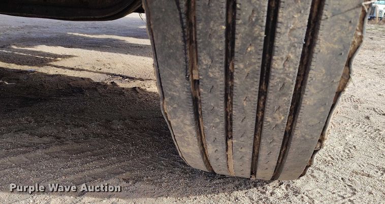 image for item DT0833 1996 Peterbilt 379 semi truck