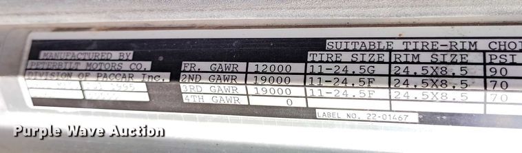 image for item DT0833 1996 Peterbilt 379 semi truck