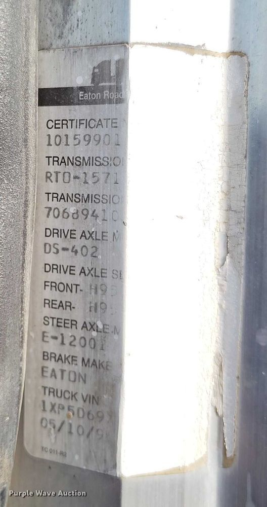 image for item DT0833 1996 Peterbilt 379 semi truck