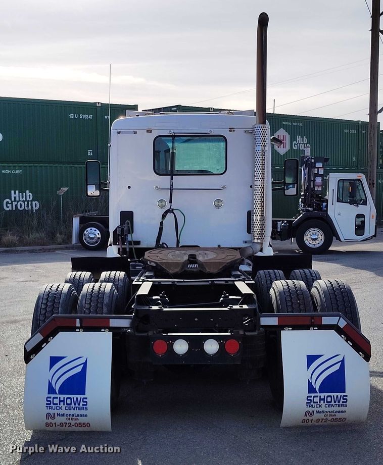 image for item DT0868 2016 Kenworth T680 semi truck