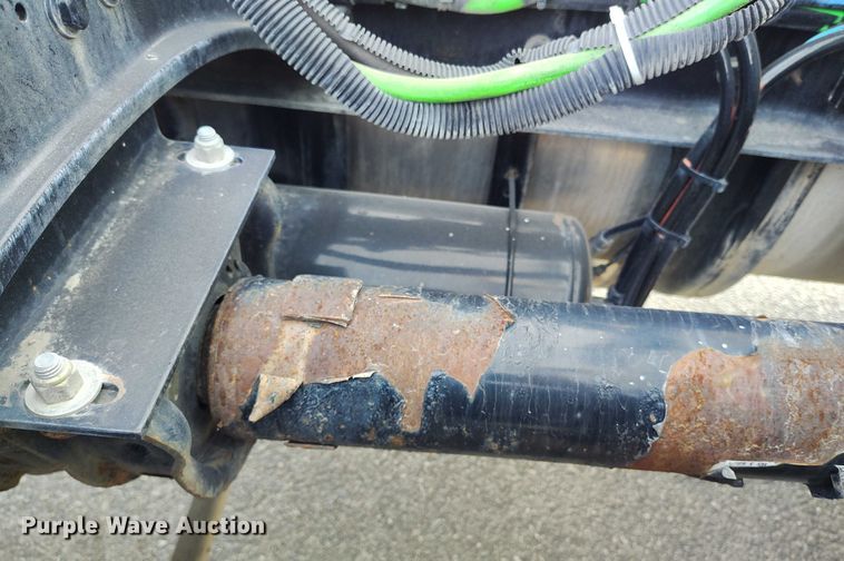 image for item DT0868 2016 Kenworth T680 semi truck