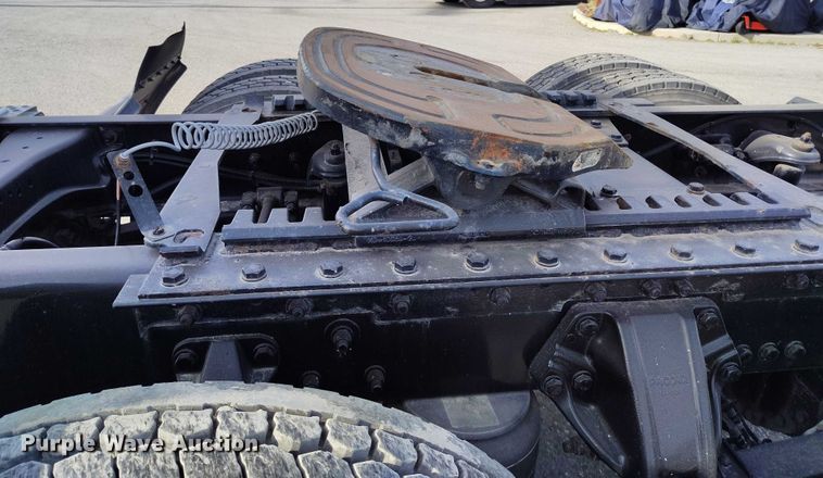 image for item DT0868 2016 Kenworth T680 semi truck