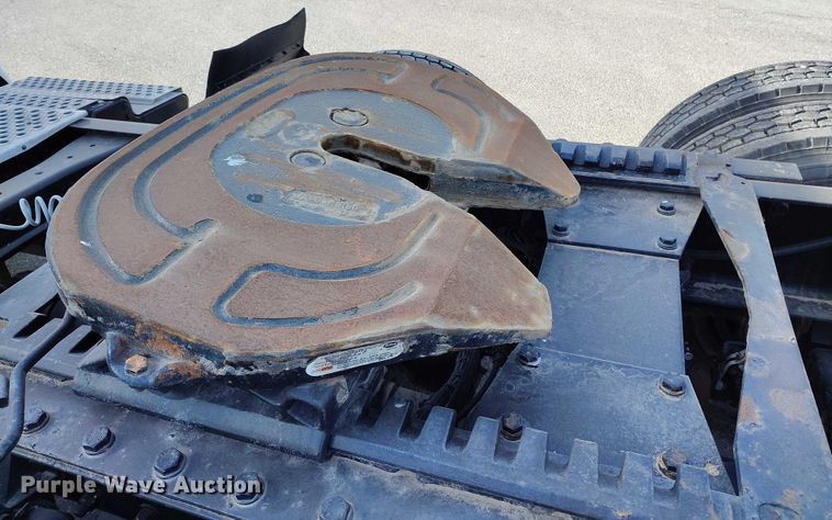 image for item DT0868 2016 Kenworth T680 semi truck