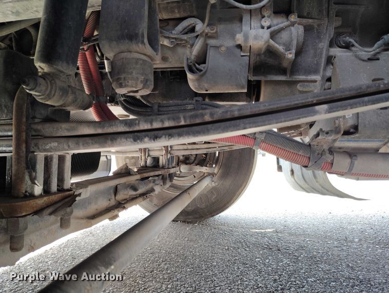 image for item DT0868 2016 Kenworth T680 semi truck