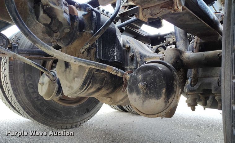 image for item DT0868 2016 Kenworth T680 semi truck