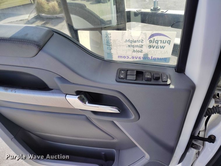 image for item DT0868 2016 Kenworth T680 semi truck