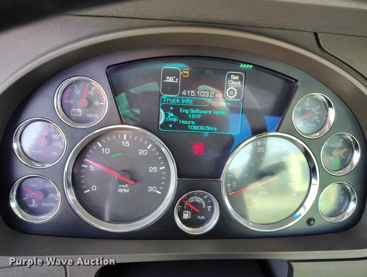 image for item DT0868 2016 Kenworth T680 semi truck