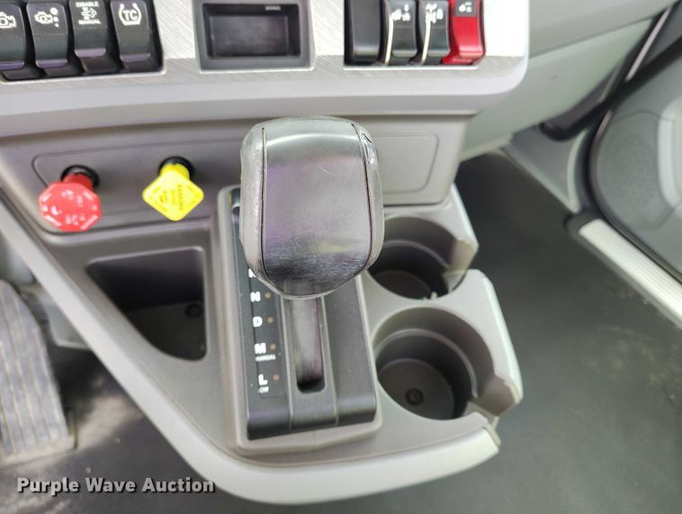 image for item DT0868 2016 Kenworth T680 semi truck