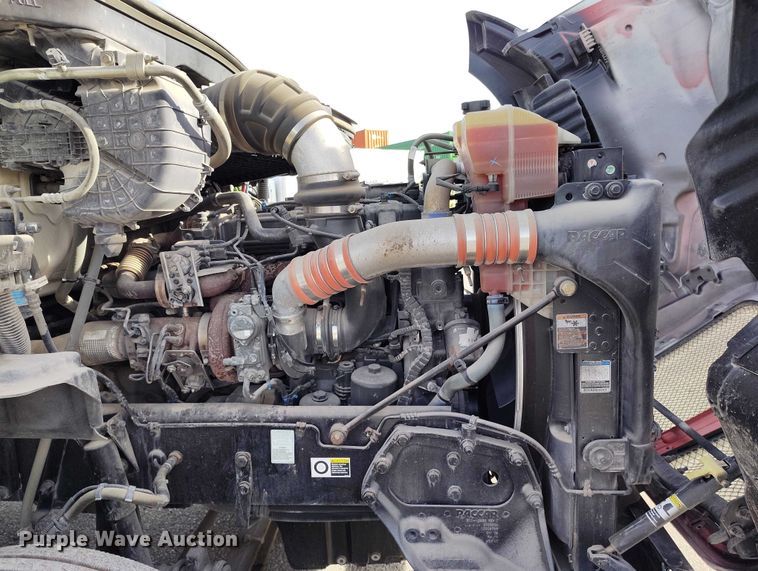 image for item DT0868 2016 Kenworth T680 semi truck