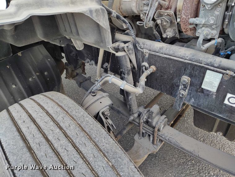 image for item DT0868 2016 Kenworth T680 semi truck